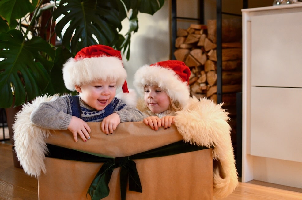 Bo og Eva i en julepakke